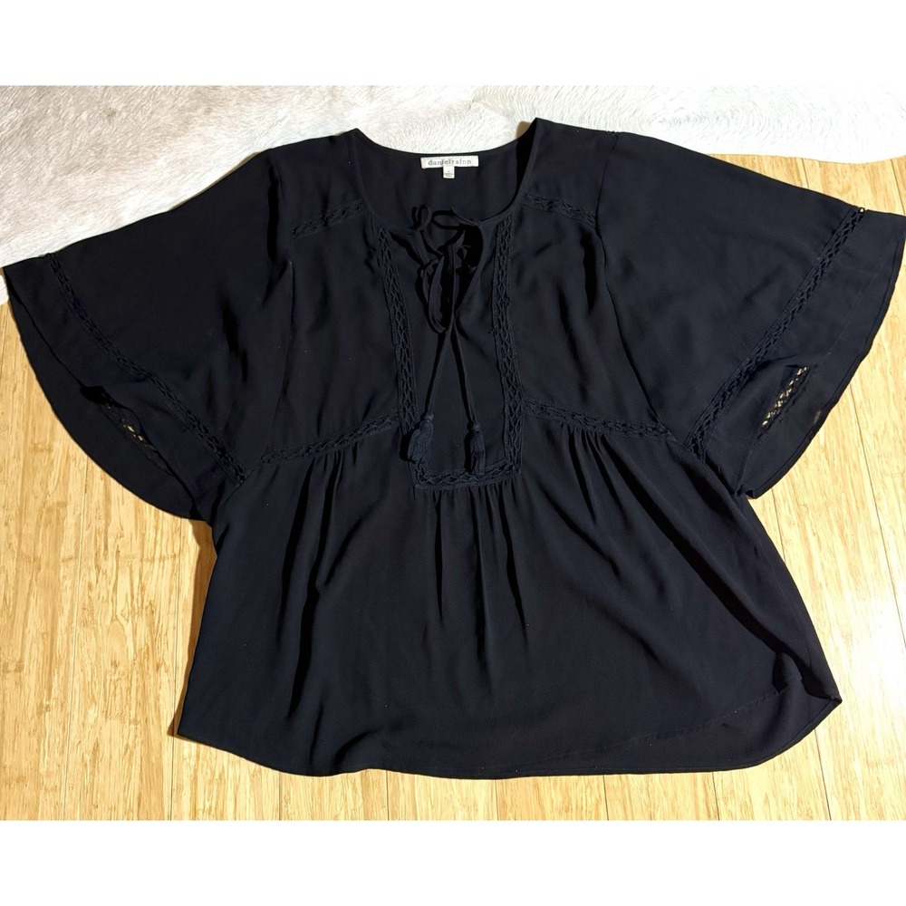 Daniel Rainn Women's Black Flowy Sleeves And Crochet Trim V-Neck Blouse‎ Size S